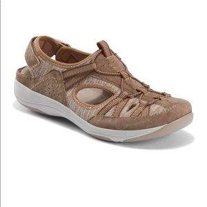 Earth origins sandals size 8 medium.